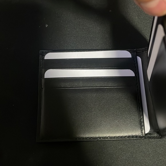 Gucci Signature Wallet - Picture 2 of 9